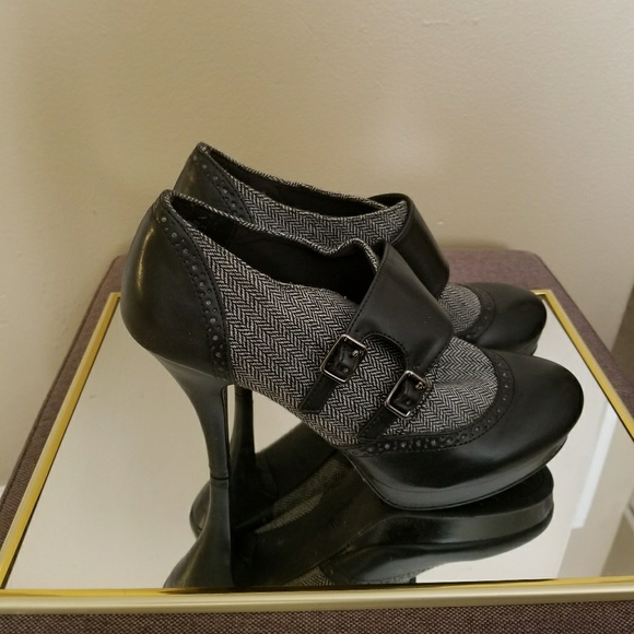 Heels - Picture 2 of 2